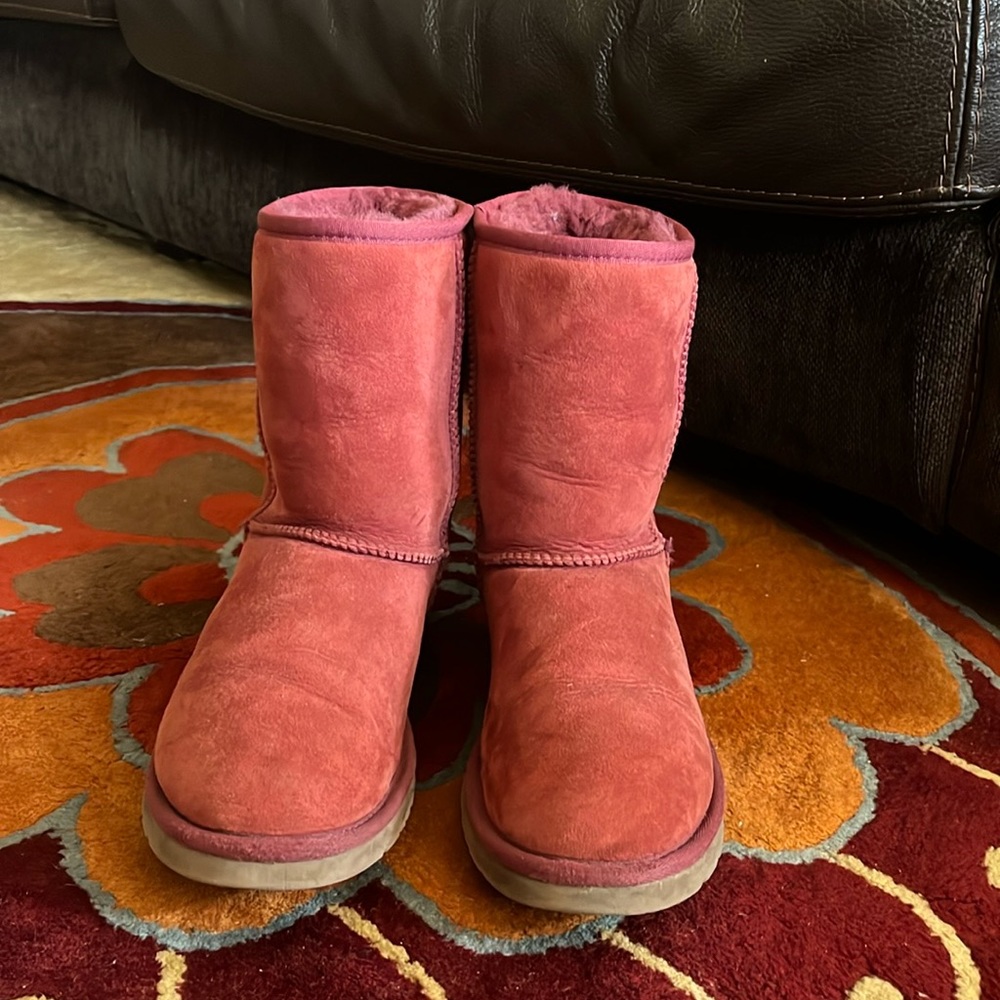 UGG Womens 8 Berry Classic Suede Boots